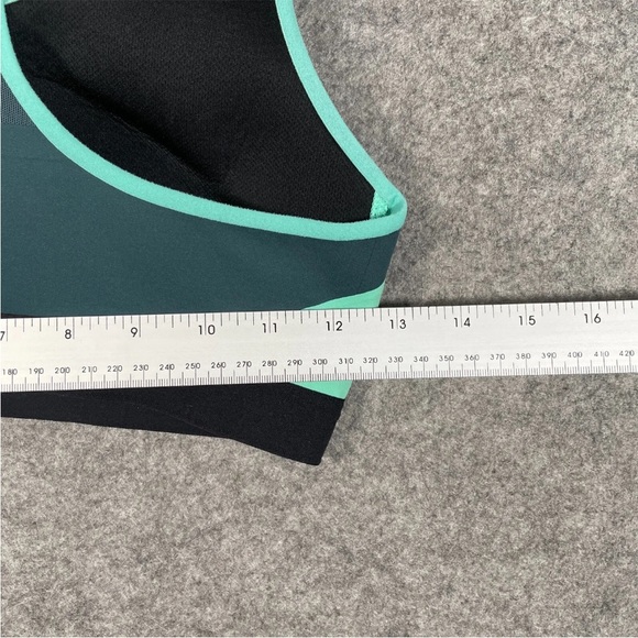 NIKE Sports Bra Size Small Womens Green Sleeveless Breatheable Running Gym Top - Picture 7 of 8